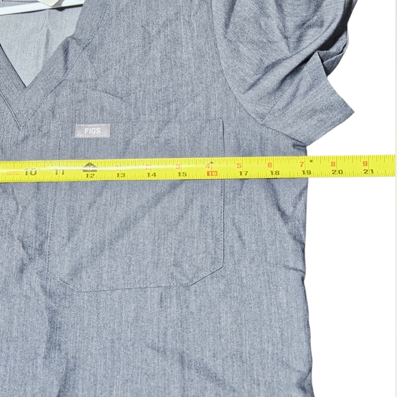 NEW Figs Gray Women's Small Catarina One-Pocket Scrub Top Charcoal Nurse Shirt - Picture 5 of 7